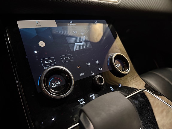 Land Rover Range Rover Velar 27 of 30