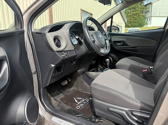 Toyota Yaris 23 of 29