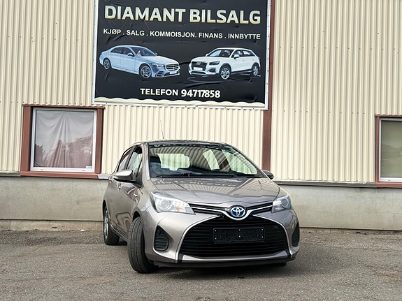 Toyota Yaris 3 of 29
