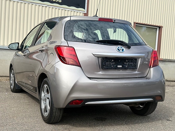 Toyota Yaris 6 of 29