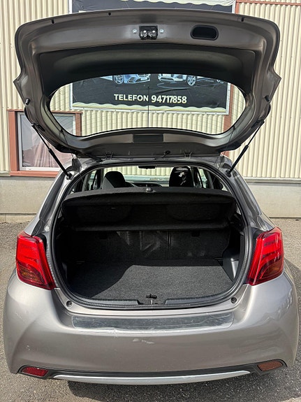 Toyota Yaris 26 of 29