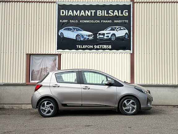 Toyota Yaris 7 of 29