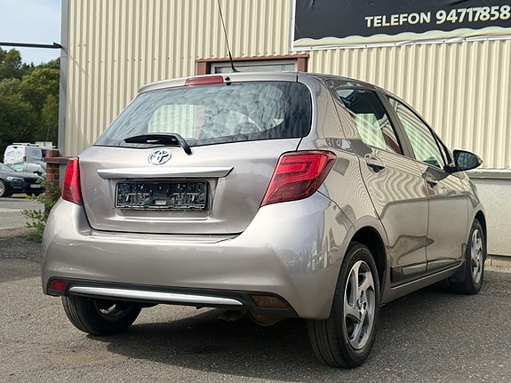 Toyota Yaris 4 of 29