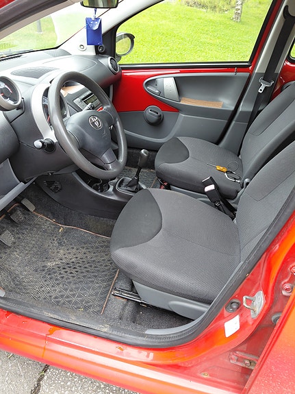 Toyota Aygo 5 of 8