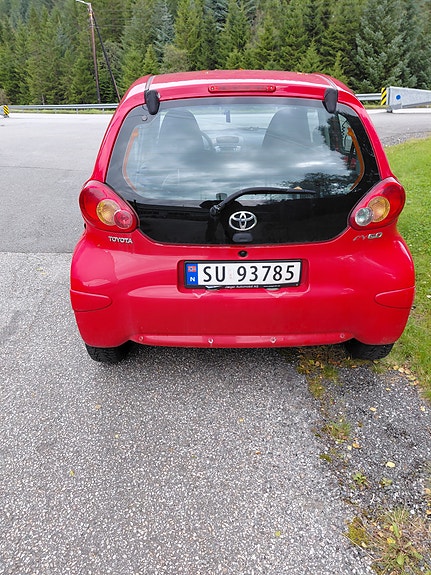 Toyota Aygo 3 of 8