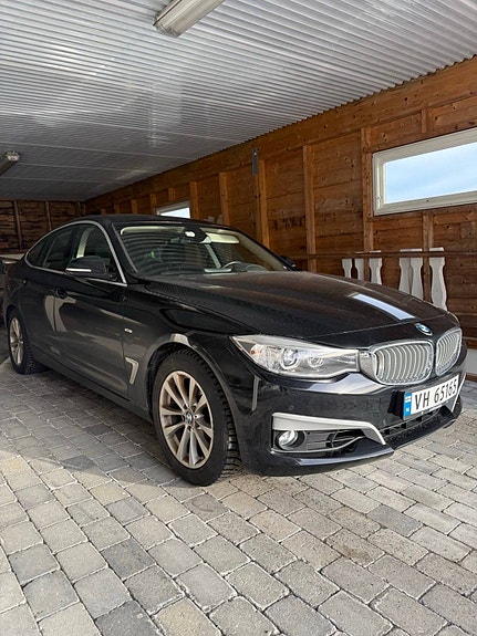 BMW 320i 2 of 15