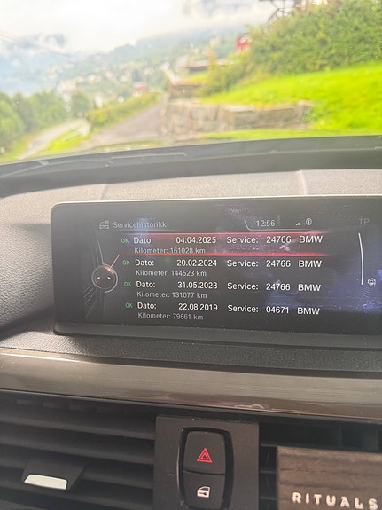 BMW 320i 9 of 15