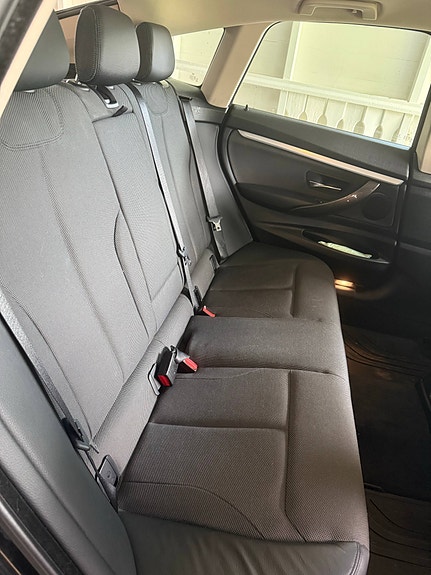 BMW 320i 13 of 15