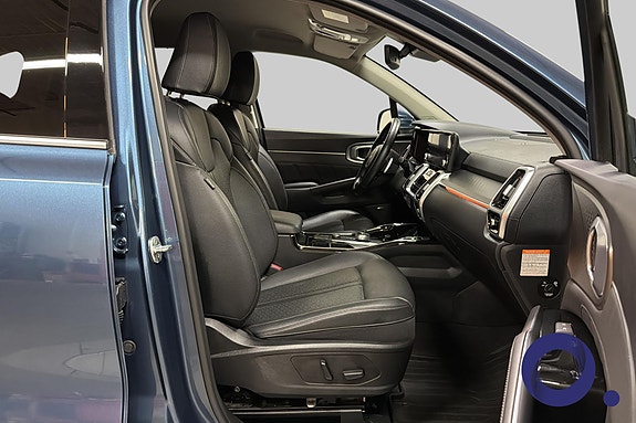 Kia Sorento 16 of 27