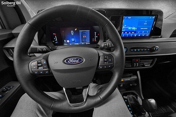 Ford Transit Courier 13 of 21