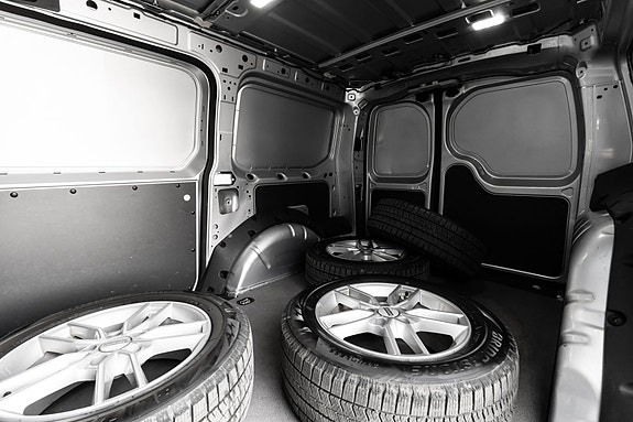 Ford Transit Connect 23 of 27
