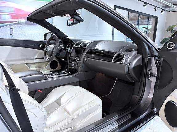 Jaguar XK 21 of 24