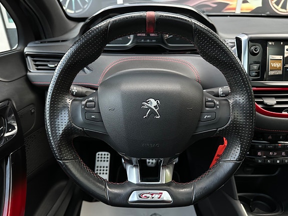 Peugeot 208 12 of 30