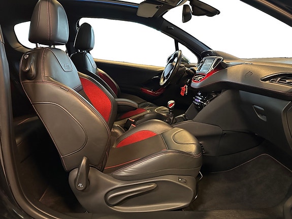 Peugeot 208 22 of 30