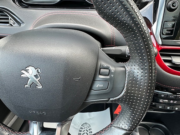 Peugeot 208 13 of 30