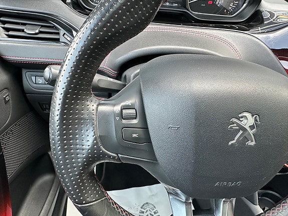 Peugeot 208 11 of 30