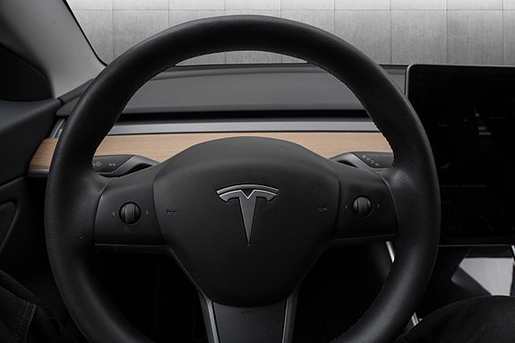 Tesla Model 3 9 of 27