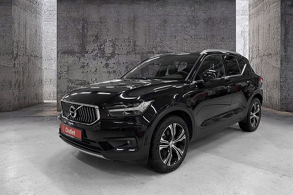 Volvo XC40 2 of 15
