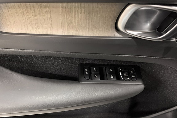 Volvo XC40 11 of 15