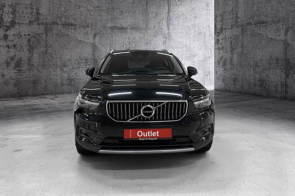 Volvo XC40 3 of 15