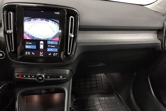Volvo XC40 10 of 15