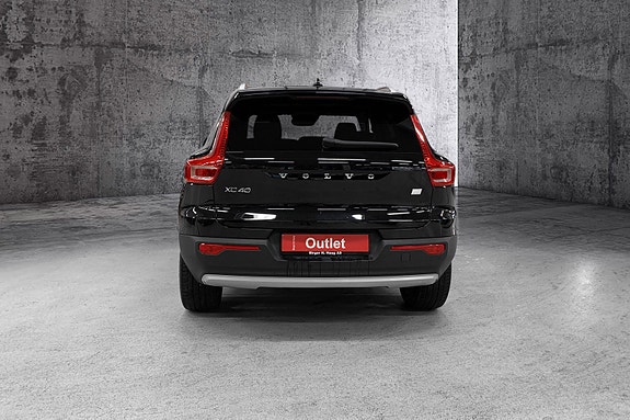 Volvo XC40 5 of 15