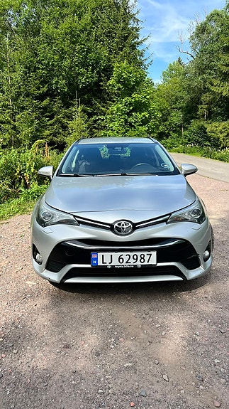 Toyota Avensis 5 of 18