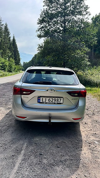 Toyota Avensis 3 of 18