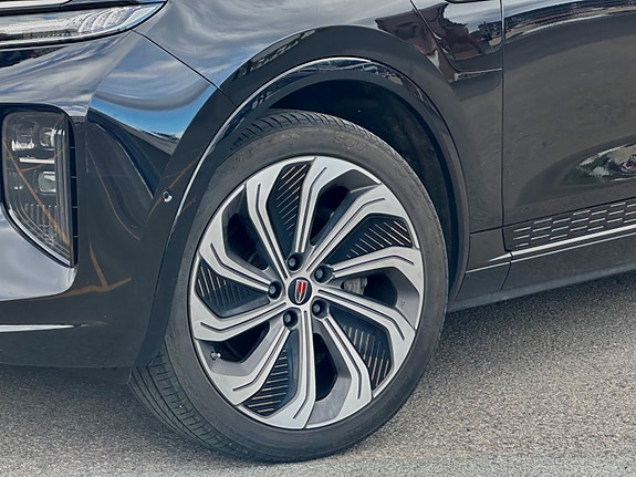 Hongqi E-HS9 3 of 27