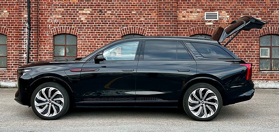 Hongqi E-HS9 7 of 27