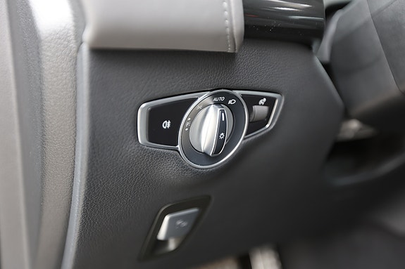 Mercedes-Benz EQC400 12 of 30