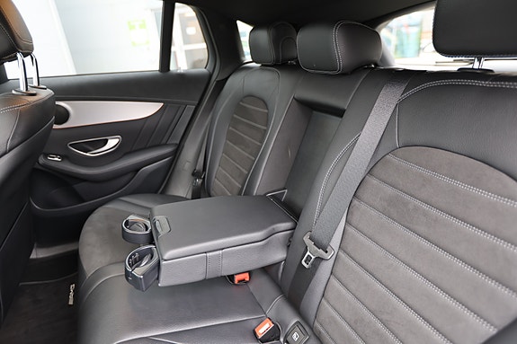 Mercedes-Benz EQC400 18 of 30