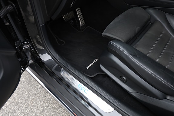 Mercedes-Benz EQC400 13 of 30