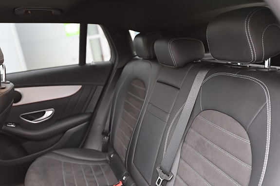 Mercedes-Benz EQC400 17 of 30