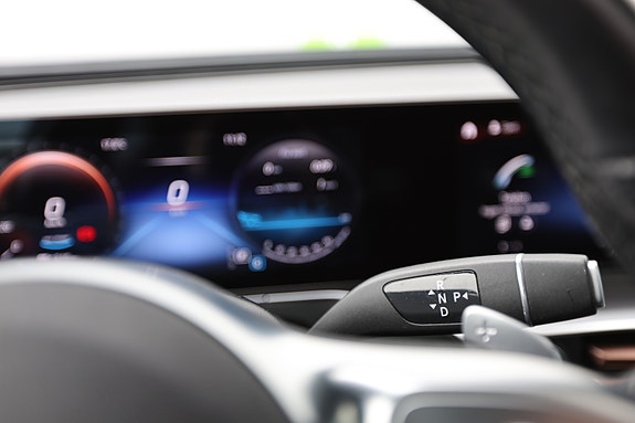 Mercedes-Benz EQC400 28 of 30