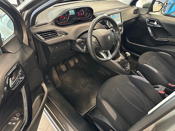 Peugeot 208 26 of 30