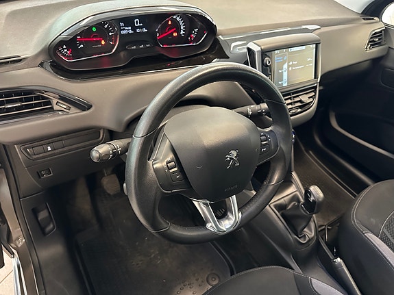 Peugeot 208 28 of 30