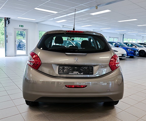 Peugeot 208 7 of 30