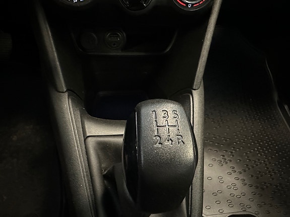 Peugeot 208 25 of 30