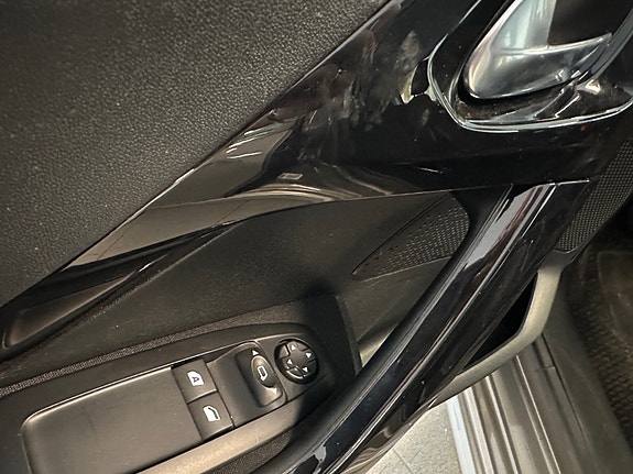 Peugeot 208 27 of 30