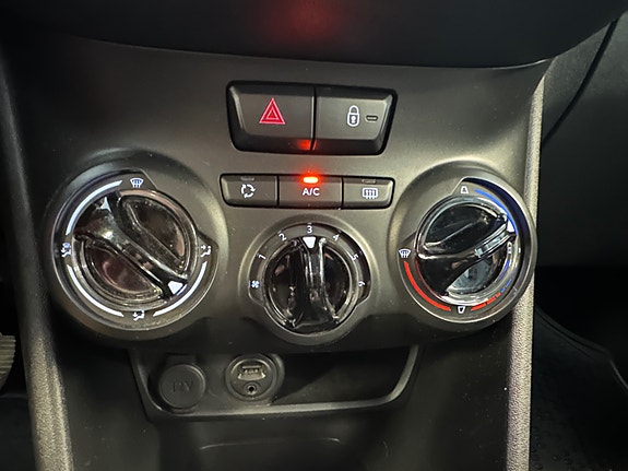 Peugeot 208 24 of 30
