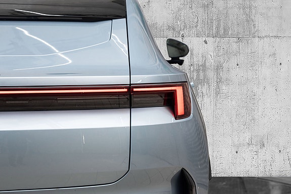 Polestar 4 8 of 24