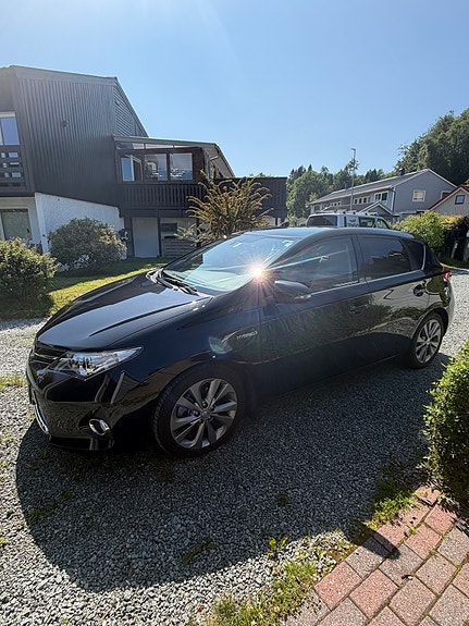 Toyota Auris 2 of 23