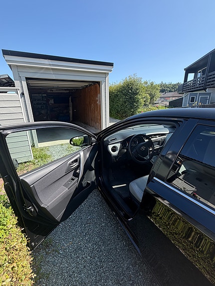 Toyota Auris 5 of 23