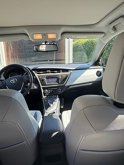 Toyota Auris 8 of 23
