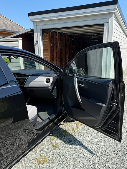 Toyota Auris 3 of 23