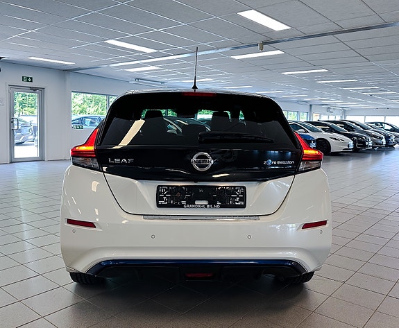 Nissan Leaf 7 of 30