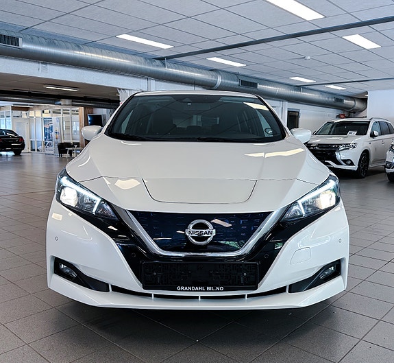 Nissan Leaf 4 of 30