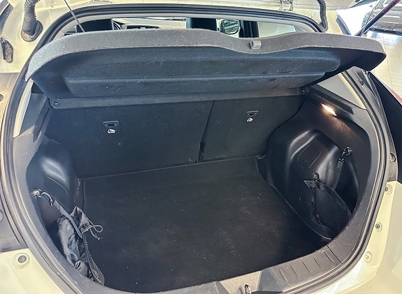 Nissan Leaf 8 of 30