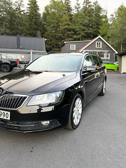 Skoda Superb 2 of 29